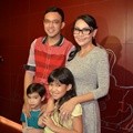 Sandy Tumiwa dan Tessa Kaunang Bersama Anak-Anak