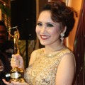 Ayu Ting Ting Raih Piala Artis Solo Wanita Dangdut Kontemporer Terbaik