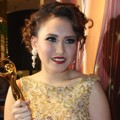 Ayu Ting Ting Raih Piala Artis Solo Wanita Dangdut Kontemporer Terbaik