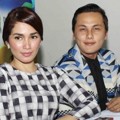 Ussy Sulistiawaty dan Andhika Pratama Saat Ditemui di Kawasan Benhill, Jakarta