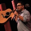 Farhan Melelang Gitar Milik Oppie Andaresta
