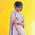 Rihanna dengan Gaun Satin Silver
