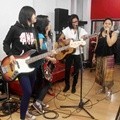 Oppie Andaresta Sedang Melakukan Latihan Menjelang Konser 'Salam Dua Jari'