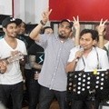 Suasana Saat Latihan Menjelang Konser 'Salam Dua Jari'