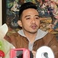 Roby Geisha Memberikan Keterangan kepada Wartawan