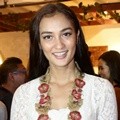 Atiqah Hasiholan Hadiri Acara Buka Bersama Oreima Films