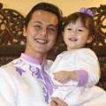 Andhika Pratama Pada Perayaan Ulang Tahun Ussy Sulistiawaty