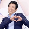 Sung Dong Il Bergaya Imut di Jumpa Pers Serial 'It's Okay, It's Love'