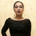 Denada di Gala Premier 'Suka-Suka Super 7 & Idola Cilik dalam Habis Gelap Menuju Terang'
