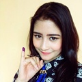 Prilly Latuconsina Menunjukkan Kelingking Ungunya