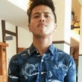 Ubay Mengenakan Kemeja Denim