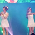 Namjoo dan Bomi A Pink di 'White Concert'