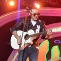 Naif Tampil Seru di Konser Britama Creativepreneur Berjuang