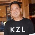 Udjo Project Pop Hadiri Premier Film 'Mengejar Malam Pertama'
