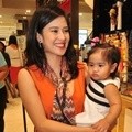 Dian Sastro Bawa Serta Putrinya