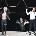 Kolaborasi Taemin SHINee dan Kai EXO Bawakan Lagu 'Pretty Boy'