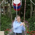 Bill Gates Berpartisipasi dalam Aksi 'Ice Bucket Challenge'