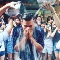 Choi Siwon Super Junior Lakukan Aksi 'Ice Bucket Challenge' di Hadapan Fans