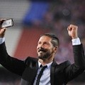 Pelatih Atletico Madrid Diego Simeone Selfie dengan Senyum Semringah