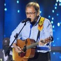 Iwan Fals di HUT SCTV ke-24
