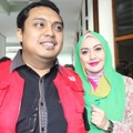 Eddies Adelia Saat Mendampingi Suami Menjalani Sidang Lanjutan
