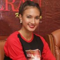 Nadine Chandrawinata di Jumpa Pers Film 'Erau Kota Raja'