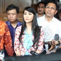 Tessa Kaunang Saat Jalani Sidang Perceraian
