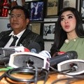 Jumpa Pers Klarifikasi Penggerebekan KTV Princess Syahrini