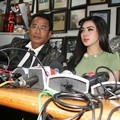 Jumpa Pers Klarifikasi Penggerebekan KTV Princess Syahrini