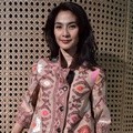 Maudy Koesnaedi di Pembukaan Pameran Tulola Jewelry