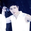 Aksi Panggung Lay di Konser 'EXO The Lost Planet in Jakarta'