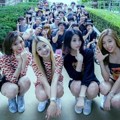 Ladies' Code Berfoto Bersama Para Fans