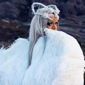 Rihanna Kenakan Busana Mirip Sayap Malaikat