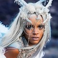 Rihanna Kenakan Mahkota Saat Pemotretan Majalah THUS