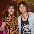 Alex Rudiart Temani Novita Dewi Fitting Gaun Pengantin