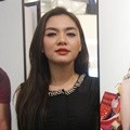 Vicky Shu Hadir di Peluncuran Buku Jerry Aurum 'On White'
