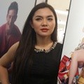 Vicky Shu Hadir di Peluncuran Buku Jerry Aurum 'On White'