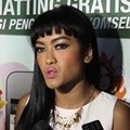 Julia Perez di Acara WeChat Luncurkan Program Semua Gratis