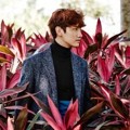 Max Changmin TVXQ Berpose Dikelilingi Tumbuhan