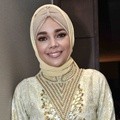 Dewi Sandra Hadiri di Gala Premier 'Haji Backpacker'