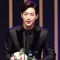 Seo Kang Joon Raih Piala Best New Male Actor