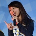 Ayana di Handshake Festival untuk Single Keenam 'Gingham Check'