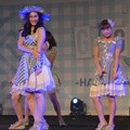 Handshake Festival untuk Single Keenam 'Gingham Check'