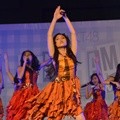 Handshake Festival untuk Single Keenam 'Gingham Check'