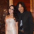 Dewi Gita dan Armand Maulana Hadiri Shine On Award 2014