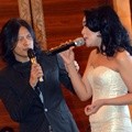 Dewi Gita dan Armand Maulana Duet di Shine On Award 2014