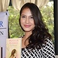 Pevita Pearce Luncurkan Buku 'Our Notebook: Peace in Mind. War at Heart'