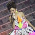 Ayu Ting Ting Tampil Kenakan Gaun Warna-Warni