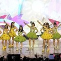 JKT48 Saat Tampil Nyanyikan Lagu 'Kokoro no Placard'