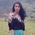Tyas Mirasih Berlatar Sawah dan Gunung